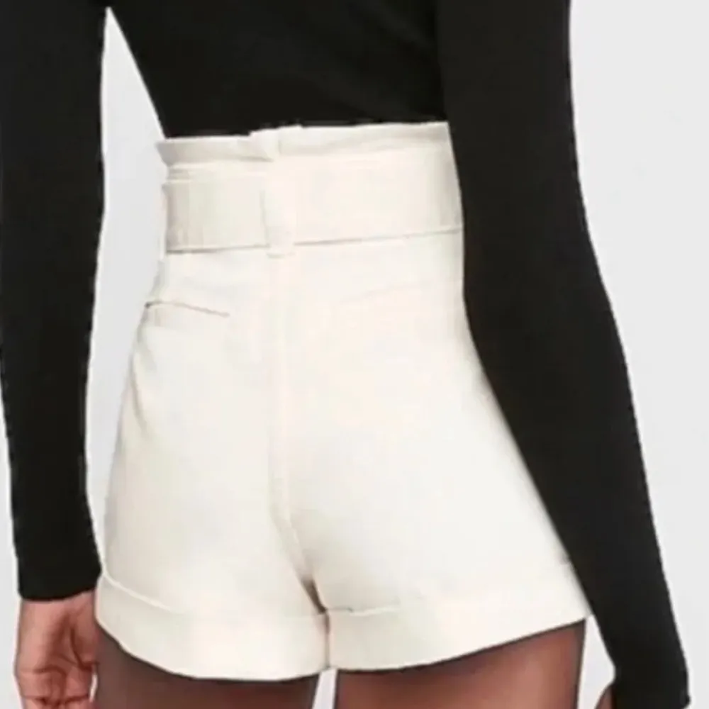 Express Shortie Extreme High Rise with Tie Belt Paper Bag Shorts Cream Size 6 - Image 3