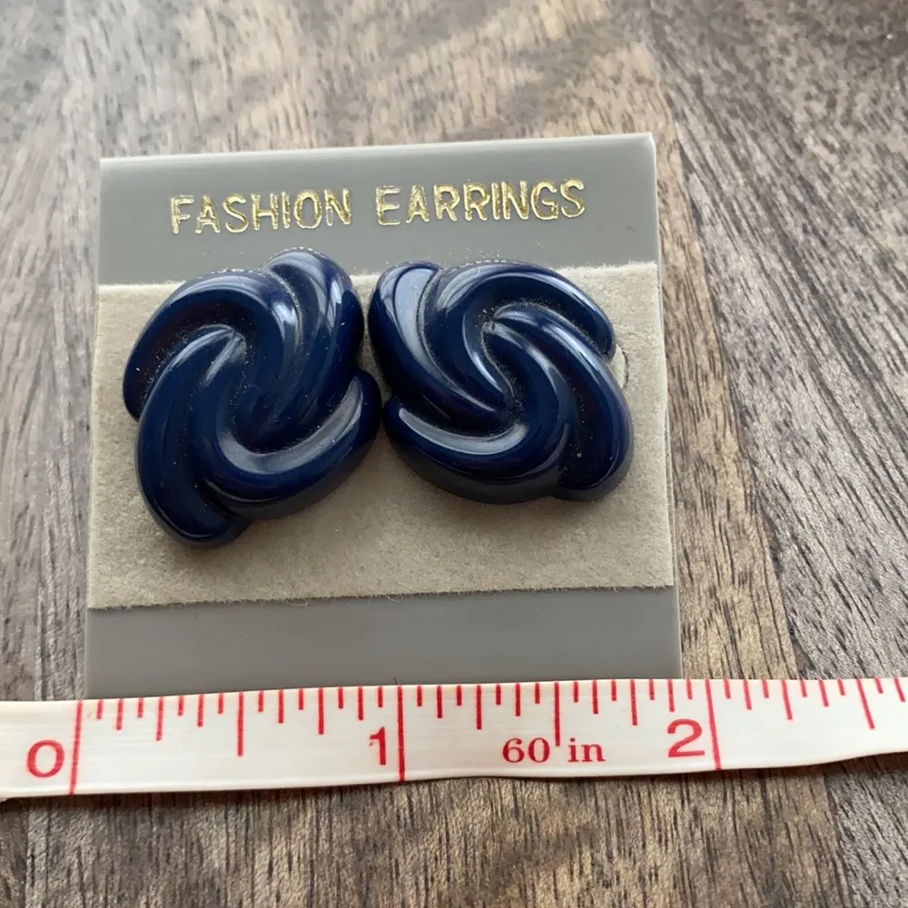 Vintage 80’s pierced knot studded earrings Lucite Navy Blue Hong Kong New - Image 4