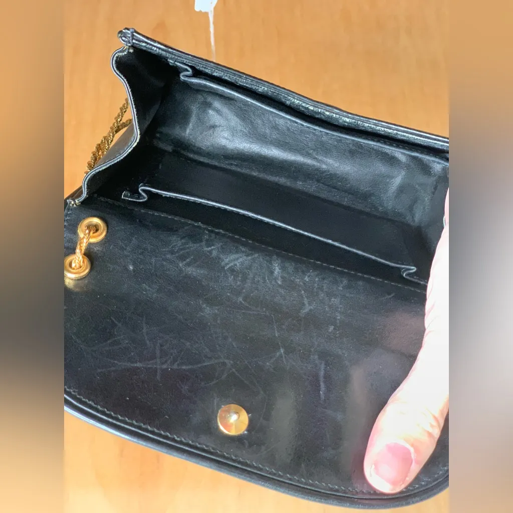 Vintage Elegant Black Leather Shoulder Bag with Gold Roped Chain Strap - Image 2