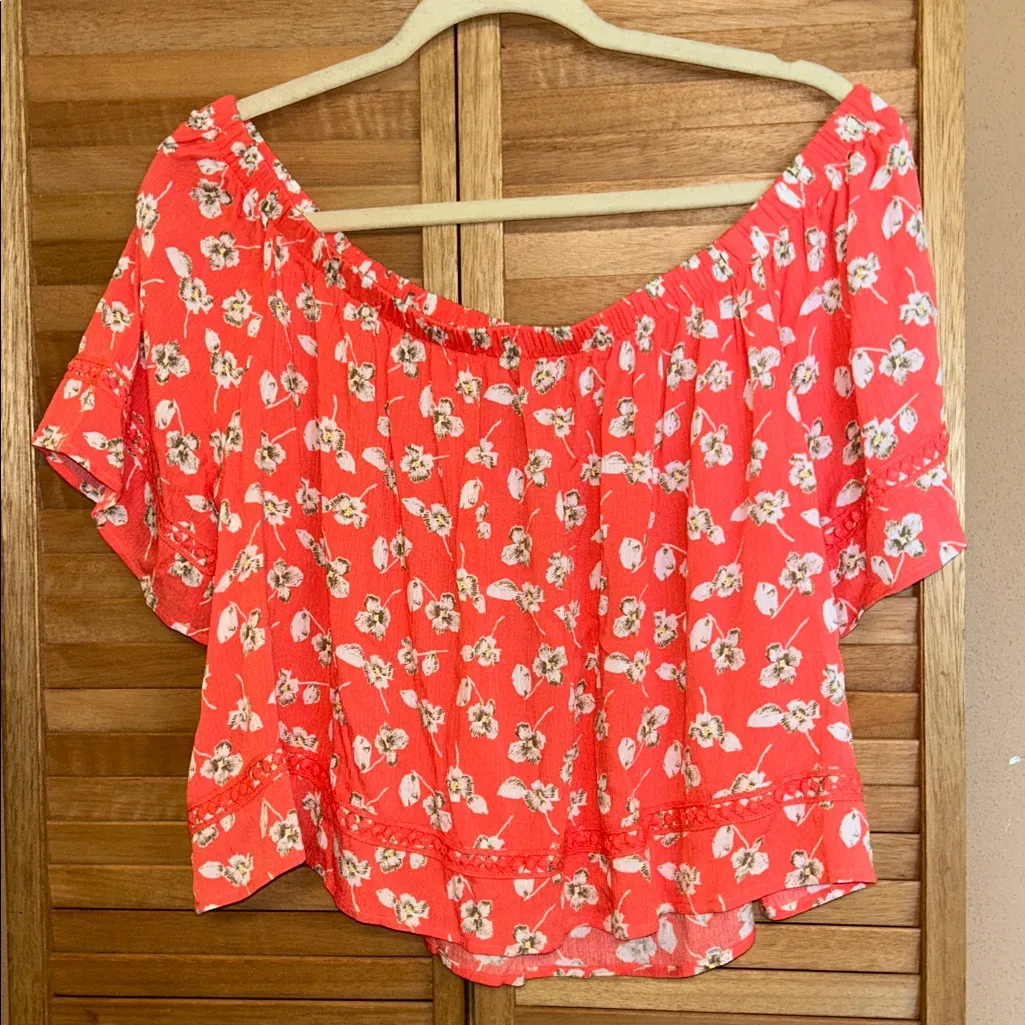 EXPRESS size XL on or off shoulder rayon crop top floral blouse shirt NWT - Image 4