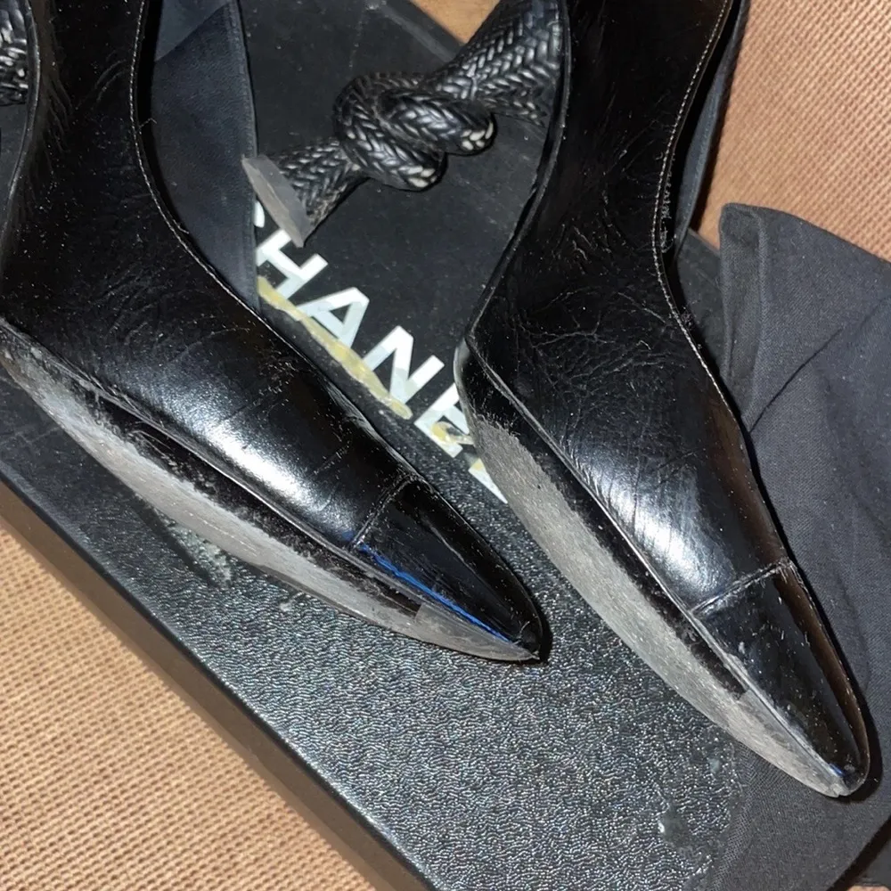 Black Knot Detail Pumps - Image 8