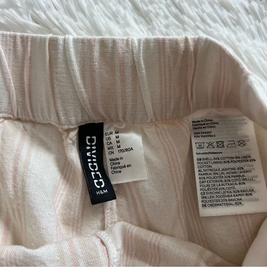 Divided H&M Women's Cream Shorts Size Medium - Image 4