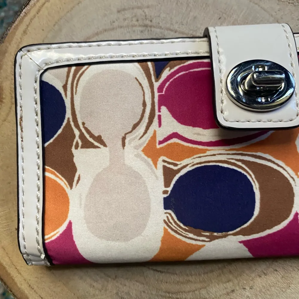 Vintage Y2K  colorful logo ‘C’ pattern tab lock slim wallet - Image 3