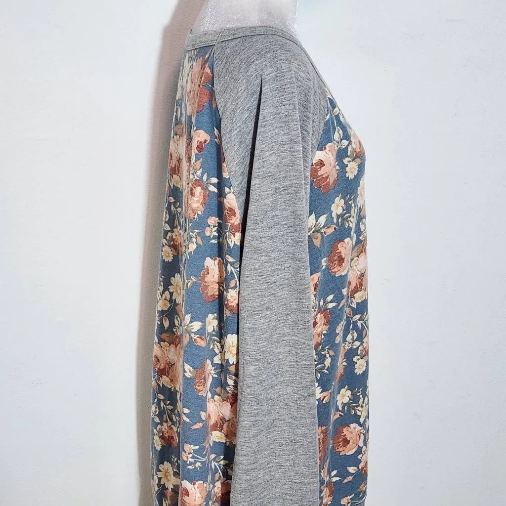 Andree by Unit Blue Floral Knit Top with Gray Raglan Sleeves Size 2X Floral Top - Image 6