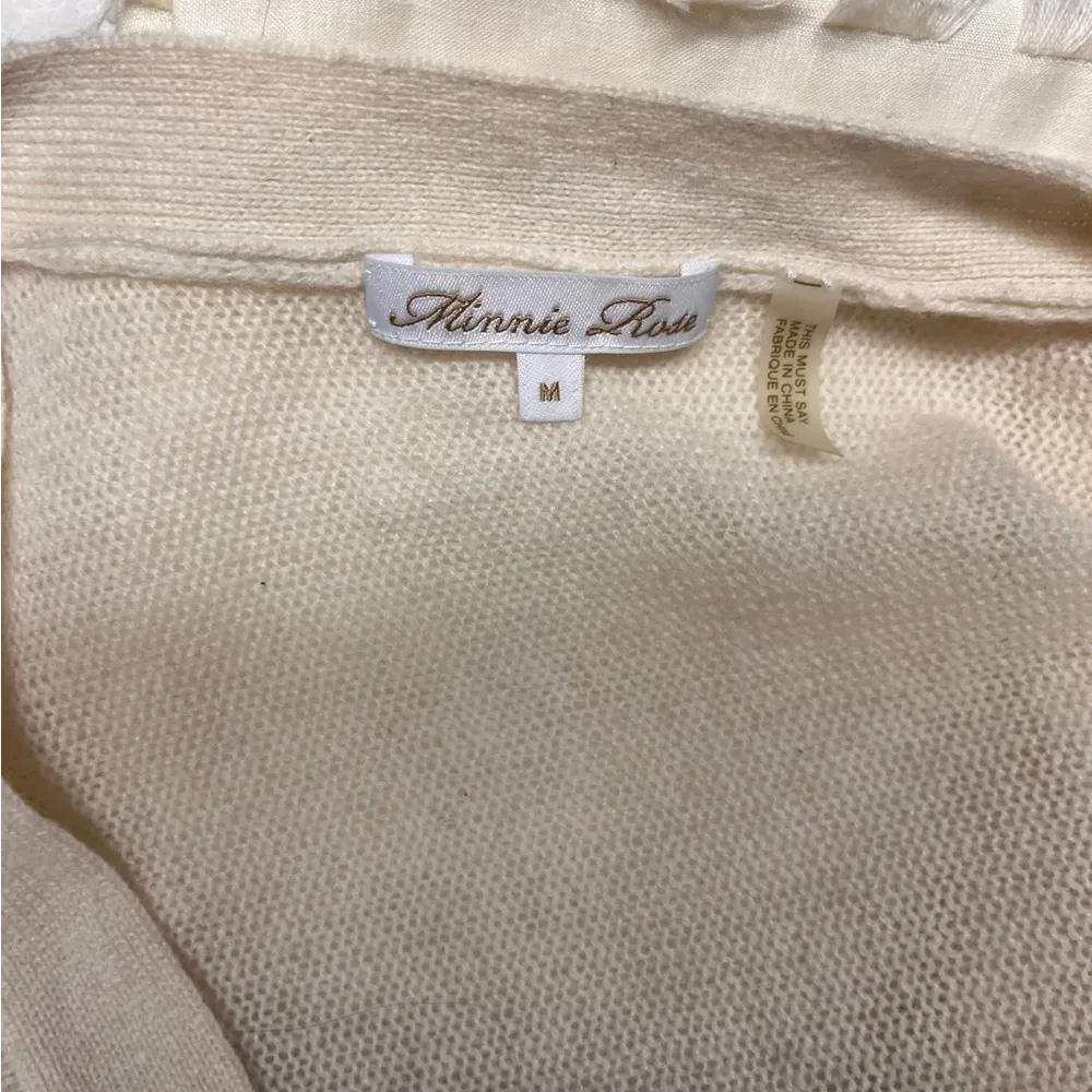 Minnie Rose  cashmere v neck cardigan size Medium - Image 4