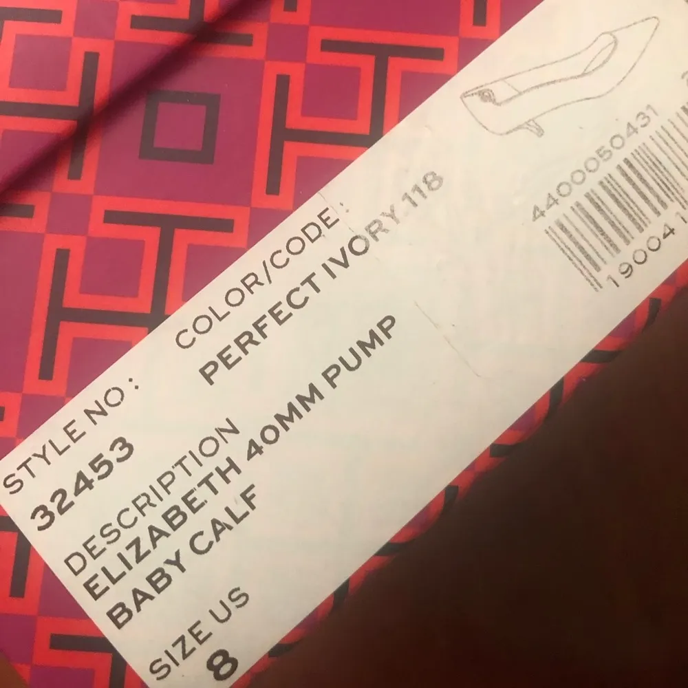 Elizabeth Pointed Toe Leather Pump - Image 12