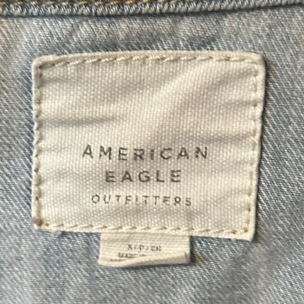 American Eagle Light Wash Size Small Denim/Jean Jacket. - Image 4