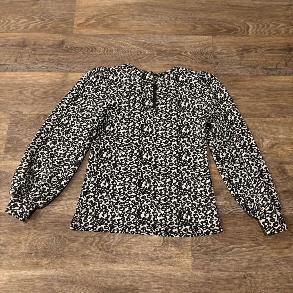 Express Black White Leopard Print Blouse Puff Long Sleeve Textured Top Size Med - Image 2