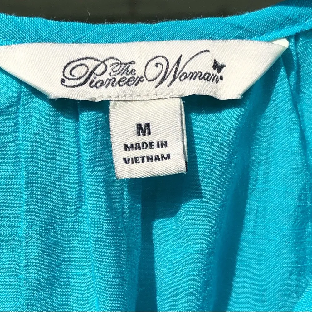 Pioneer Woman embroidered v - Image 3