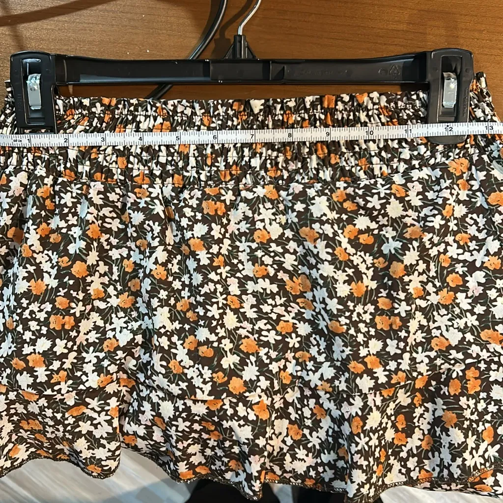 Floral SET Black and Orange NWOT Women's Skirt and Shirt Set Size M - Image 5