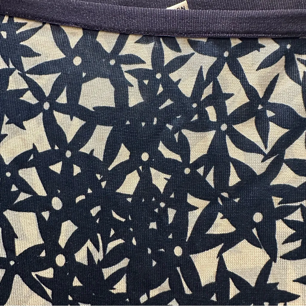 Diane Von Furstenberg Navy and Cream Geometric Silk Pencil Skirt Size: 8 - Image 7