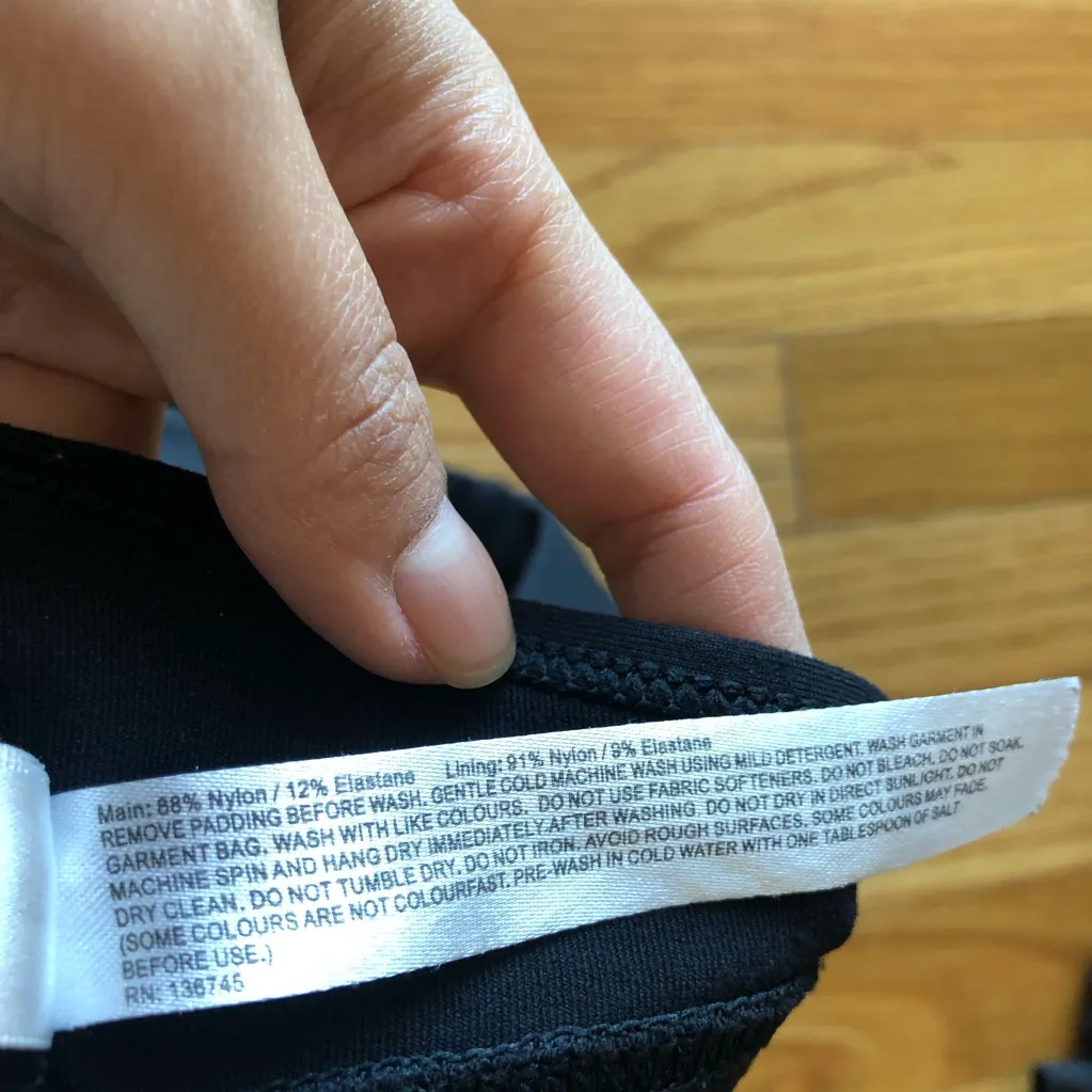 Lorna Jane black sports bra , adjustable straps - Image 4