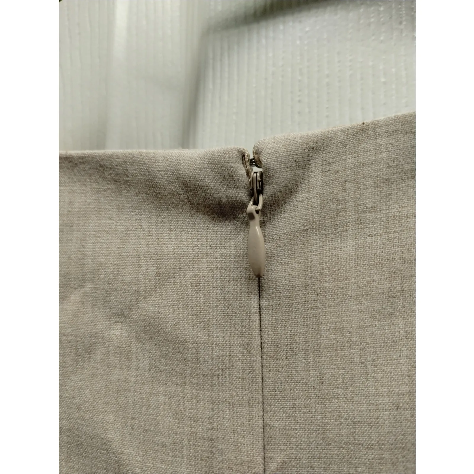 Calvin Klein Women's Size 6 Beige Cowl Neck Cap Sleeve Belted Cocktail Dress - Image 4