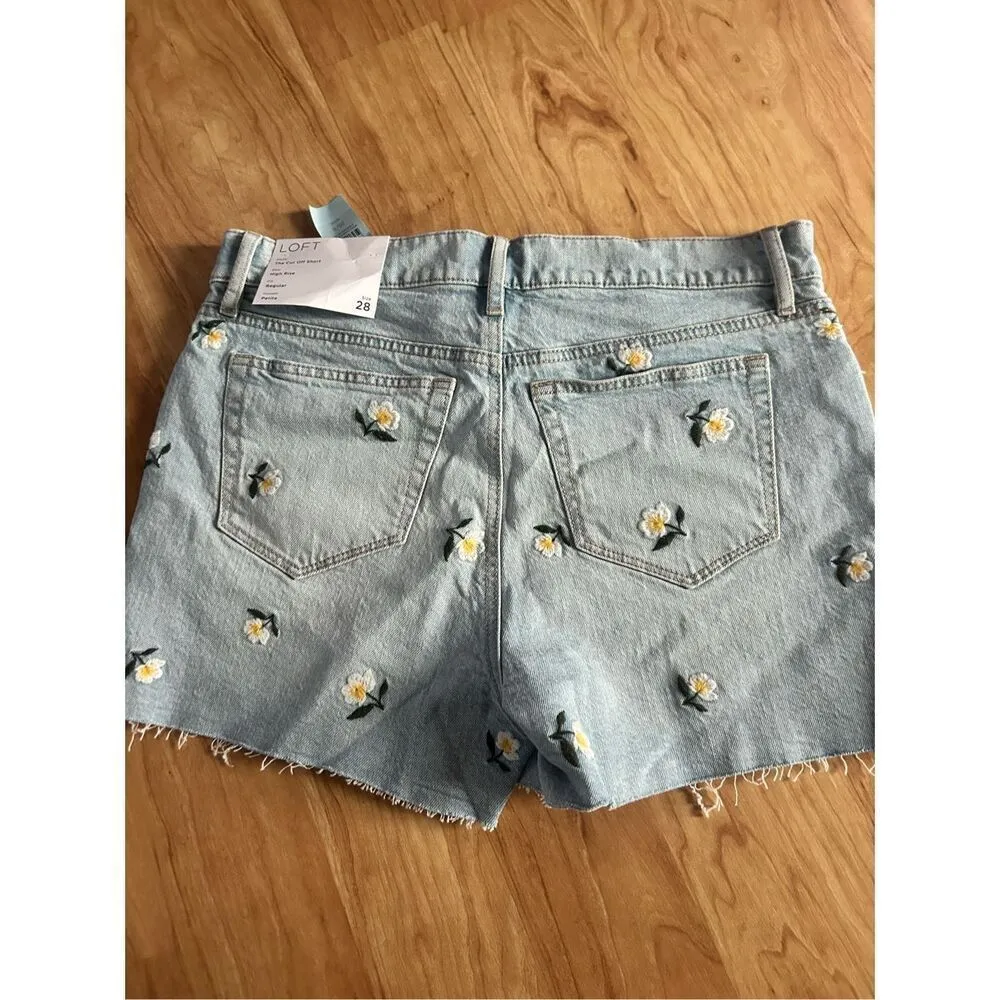 Loft High Rise Frayed  jean Denim Shorts Floral Embroidered Stone Wash Size 6/28 - Image 4