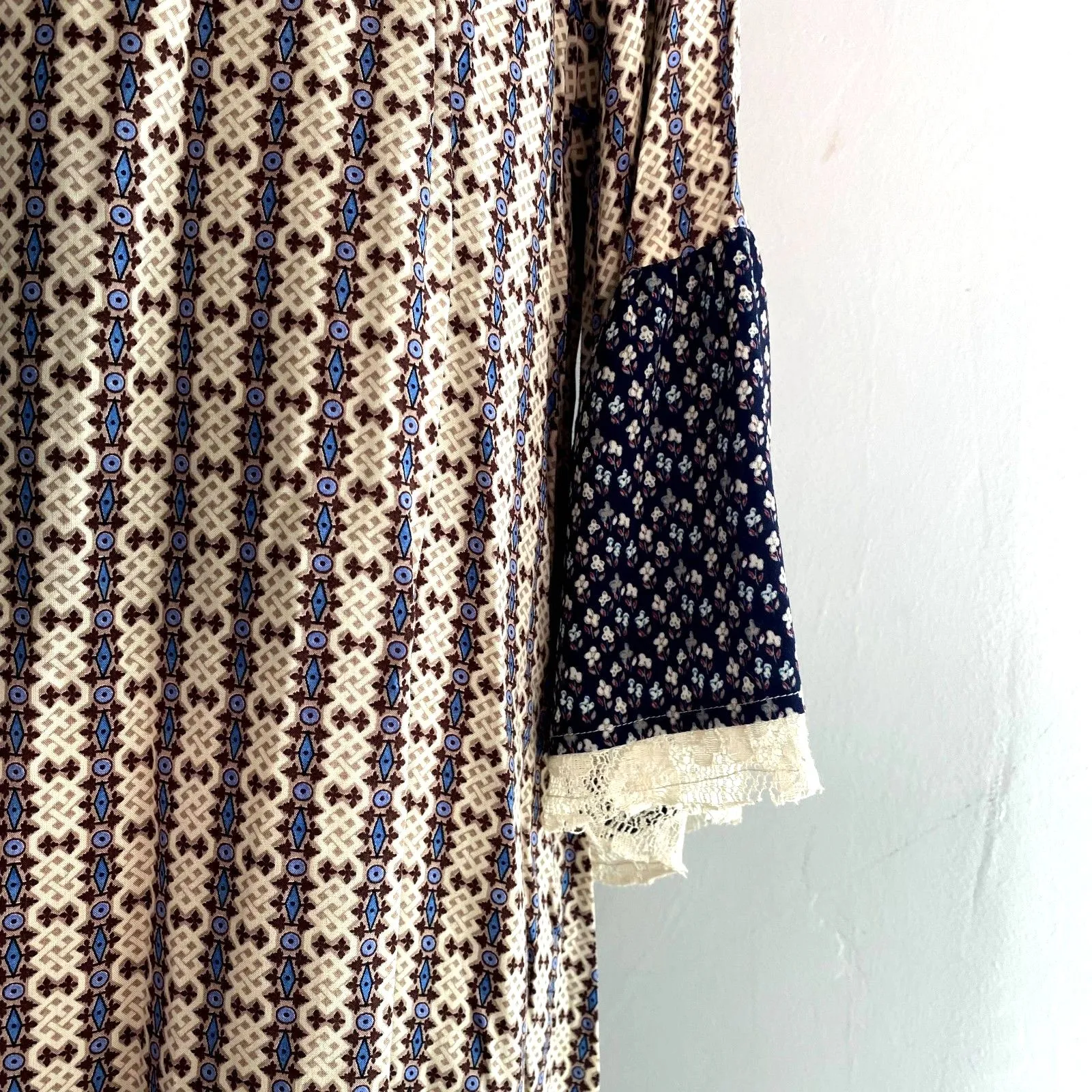 Umgee Bohemian Bell Sleeve‎ Tunic Dress Mixed Print Lace Trim Size Small - Image 3