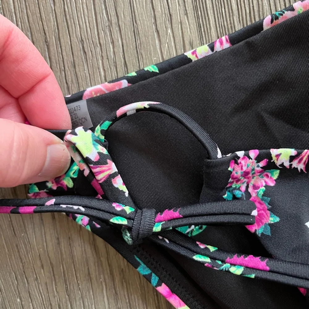 NEW Never worn loop side string bikini VS - Image 3
