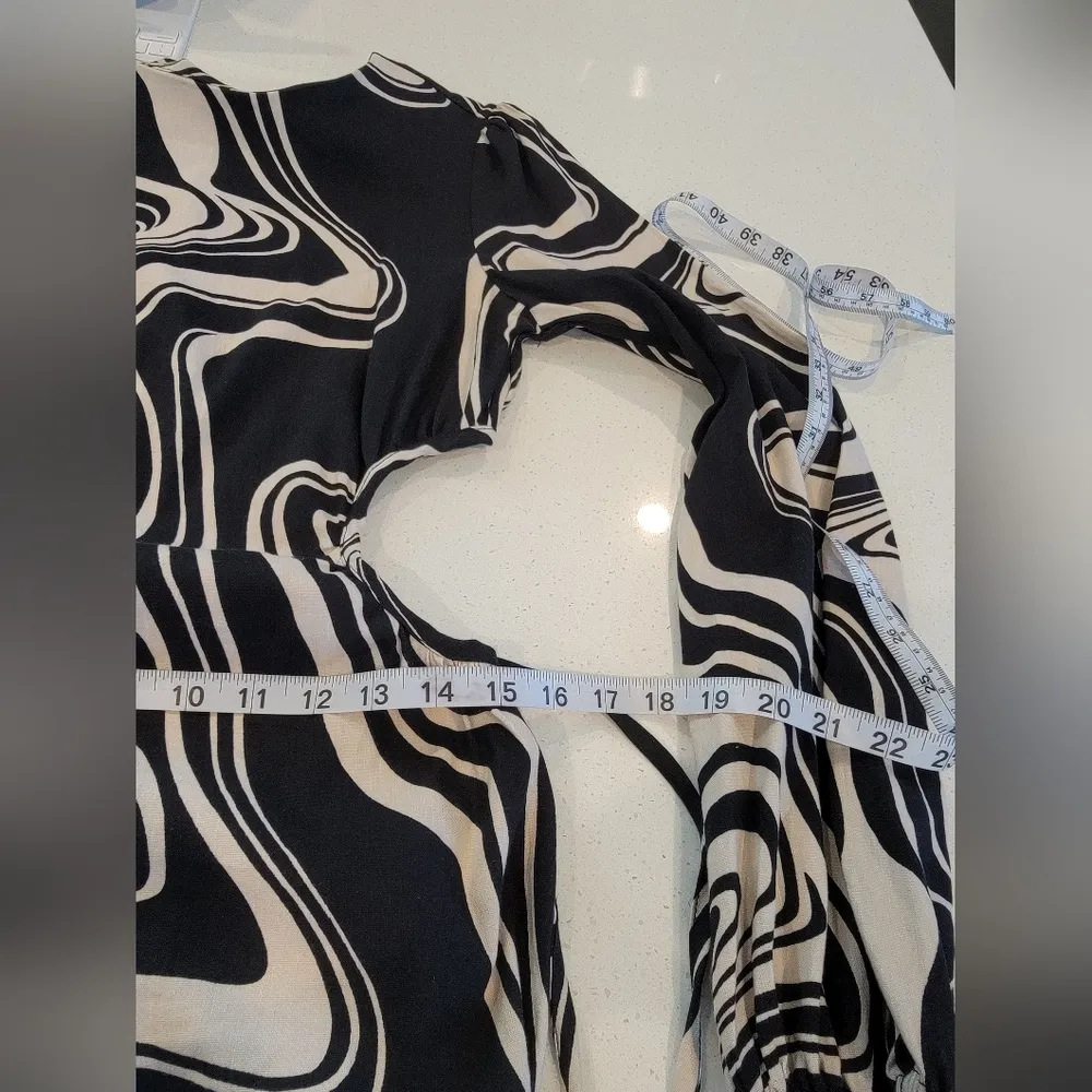 Forever 21 Black Marble Print Mini Dress Large - Image 13