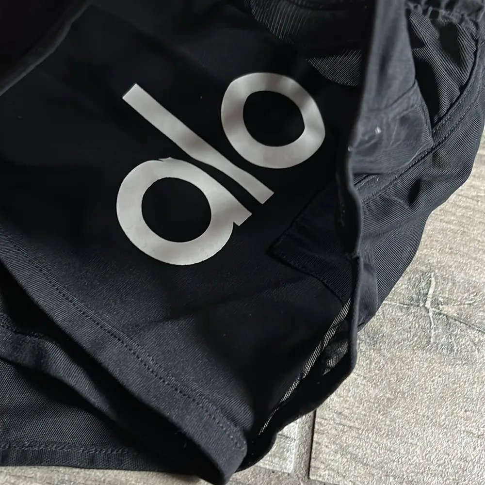 Alo Yoga  mesh overlay shorts - Image 3