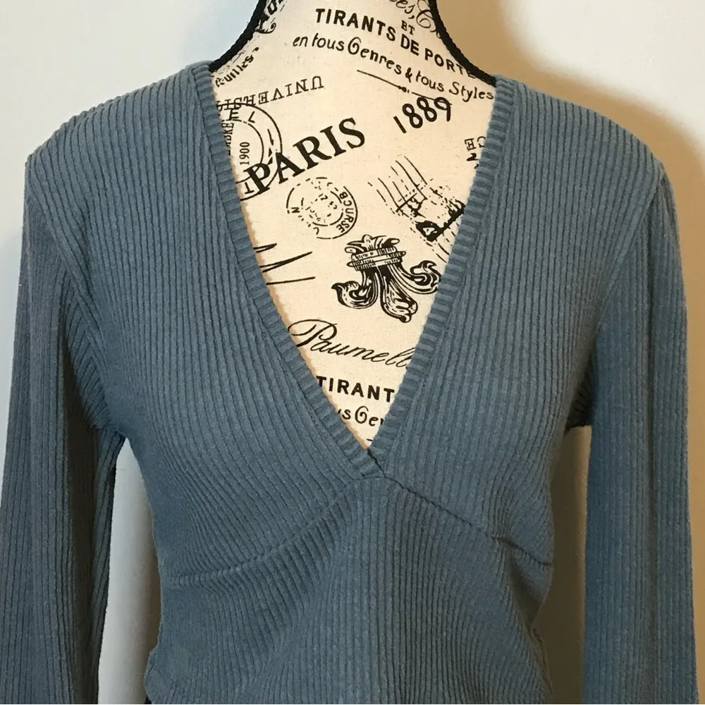 🌟NWT🌟 WILD FABLE STEEL BLUE V-NECK LONG SLEEVE CROP TOP JUNIORS SIZE MED. - Image 2