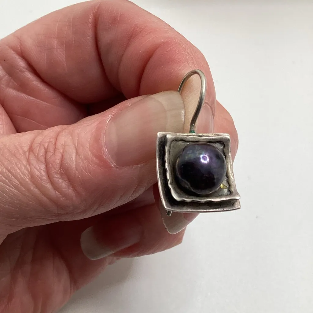 Silpada Iridescent Pearl fishhook earrings - Image 3