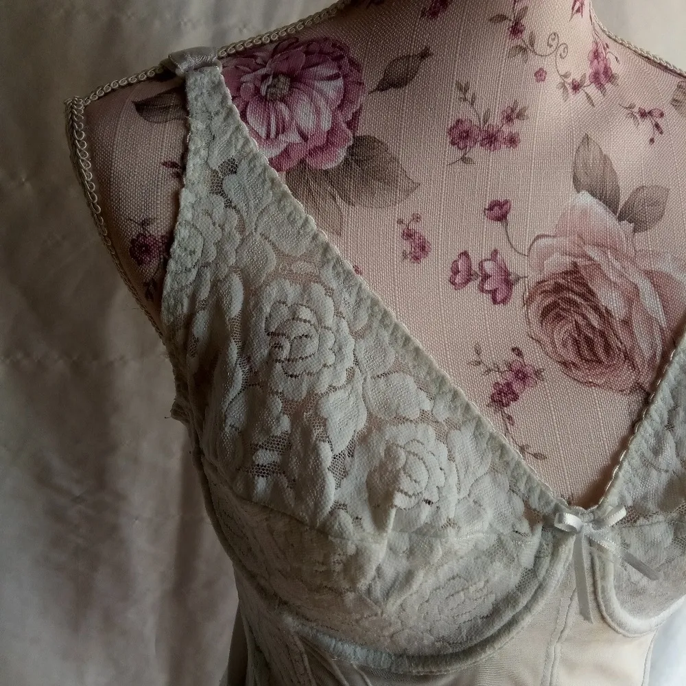 Dayan's 38C Form Fitter Underwire Torso Shaper White Bra Size undefined - Image 7