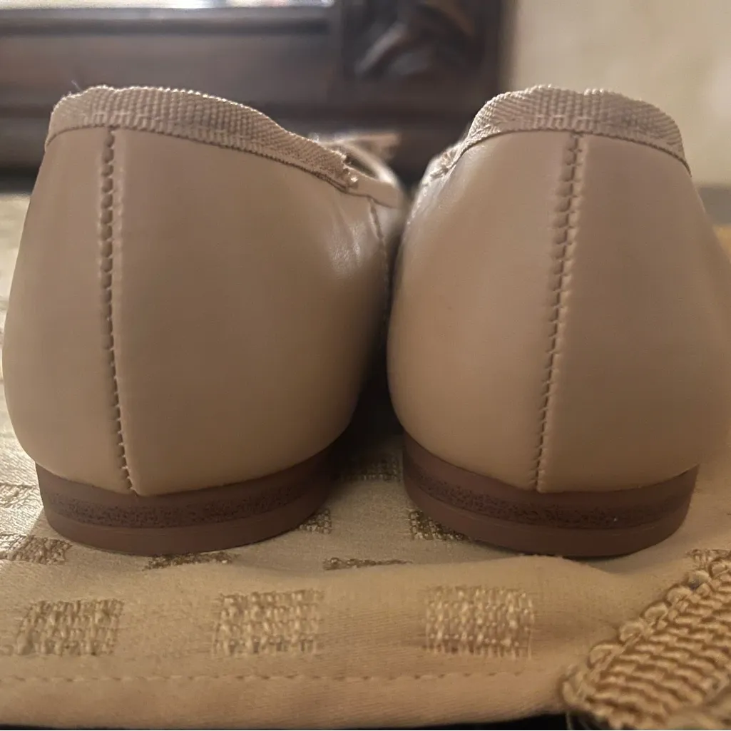 Elegant Cream Ballet Flats Size 7 - Image 3