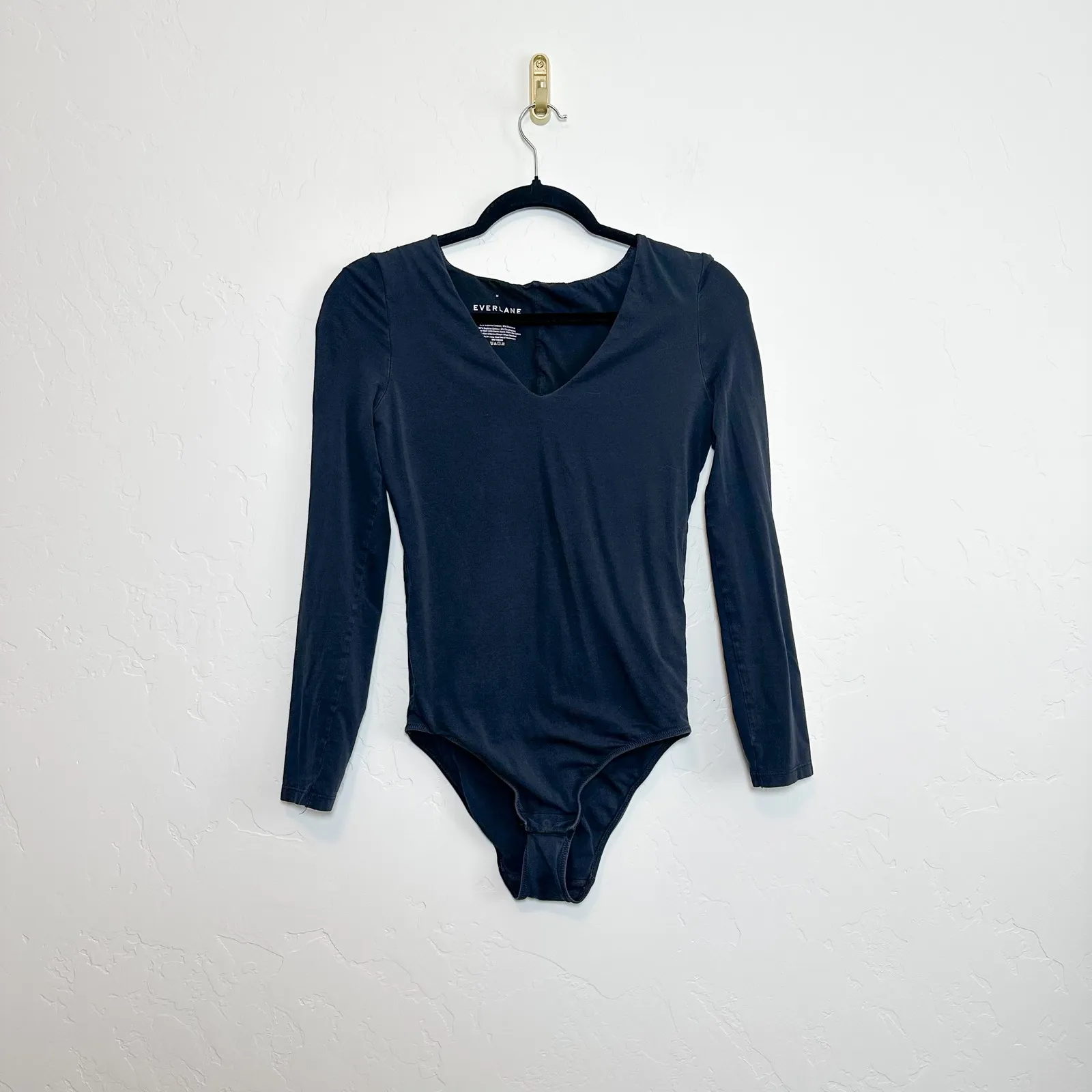 Everlane | Supima Cotton Long Sleeve V-Neck Bodysuit in Black - Image 4