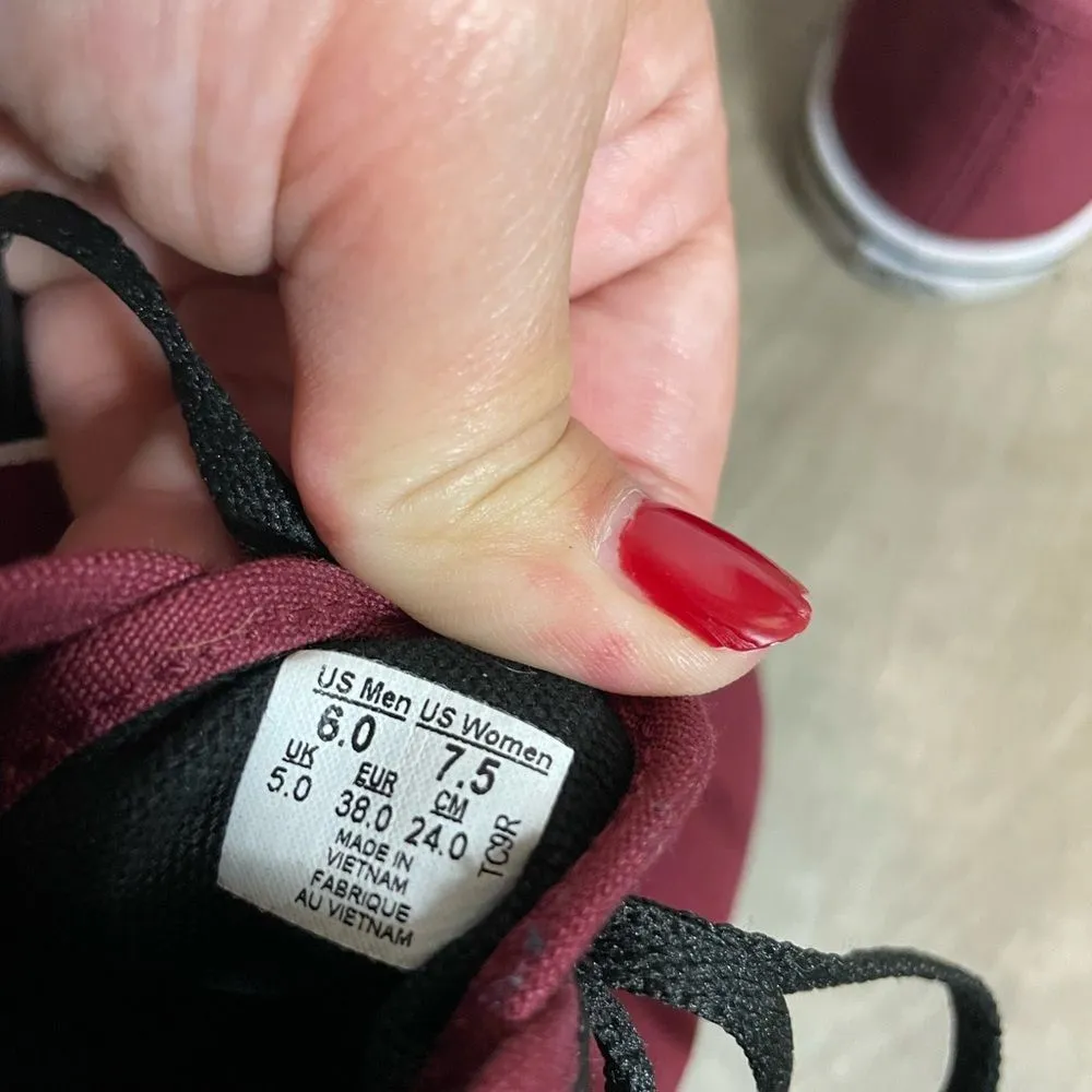 Women’s Vans, Maroon Size 7.5 - Image 5