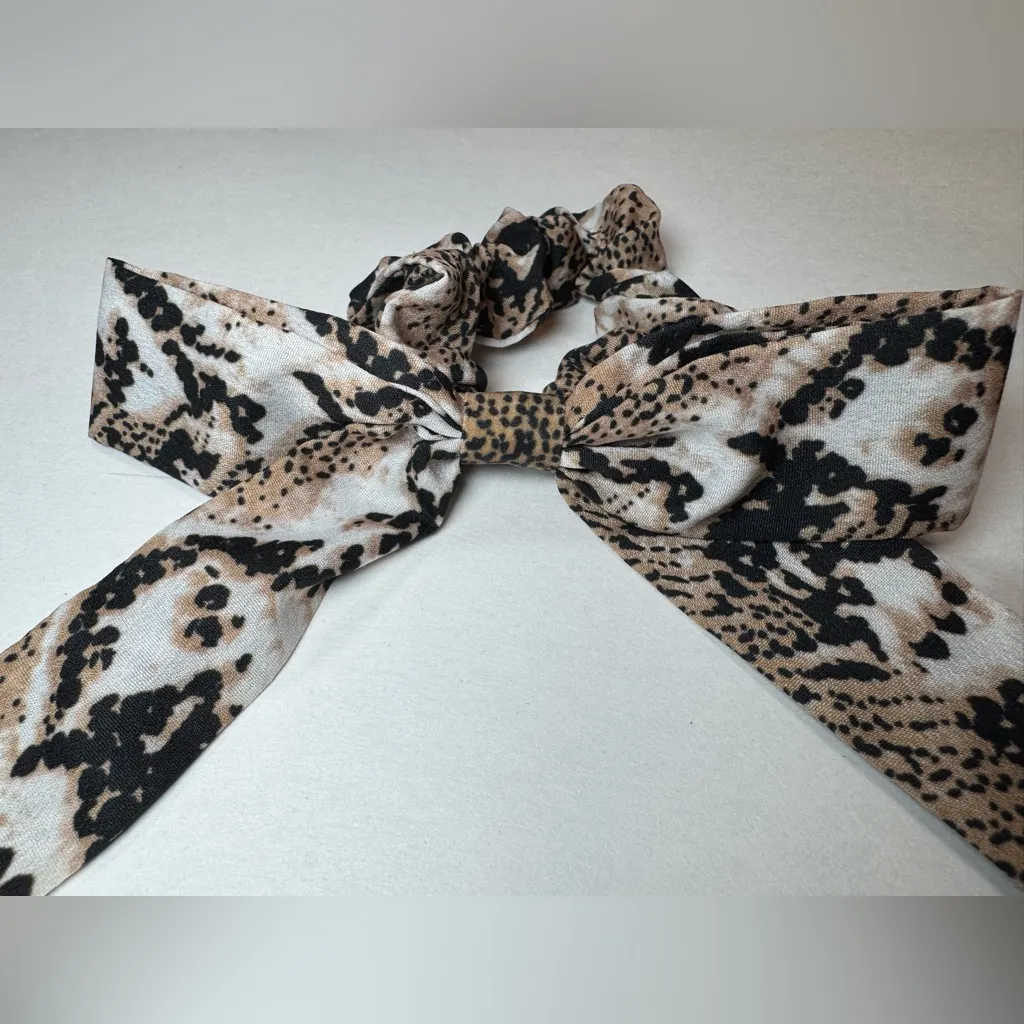 Snake Skin Pattern Bow Scrunchie Tan - Image 4