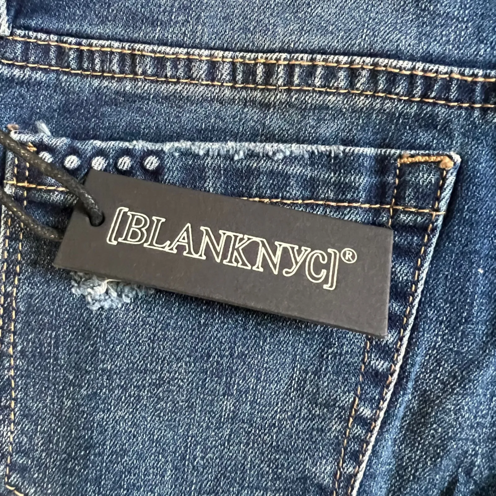 BLANKNYC Women's Denim Shorts Distressed Raw Hem Cut‎ Off Dark Wash Size 24 NWT - Image 5