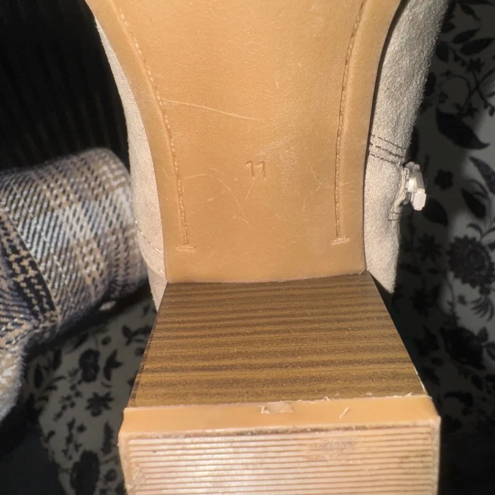 Old Navy Tan Ankle Booties Suede Slip-On‎ - Image 4