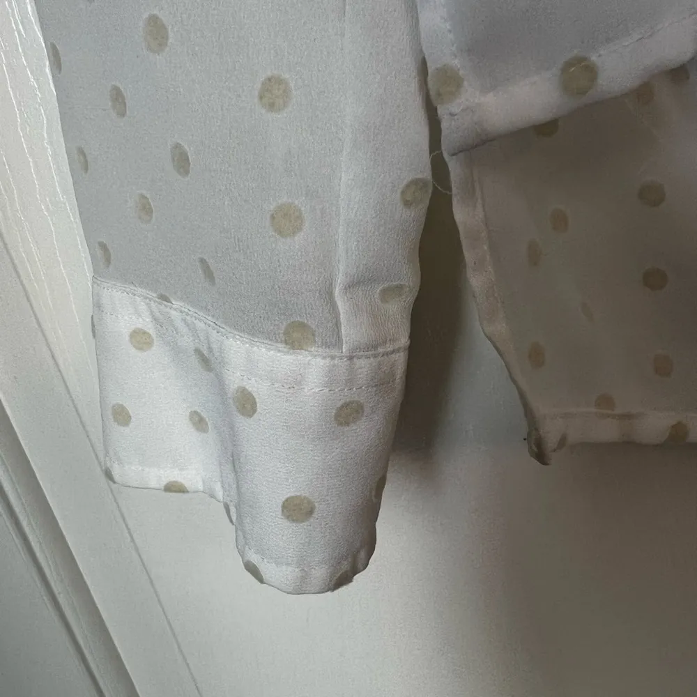 Abercrombie Button Up Blouse Long Sleeve White High Low Polka Dot Blouse Size XS - Image 5