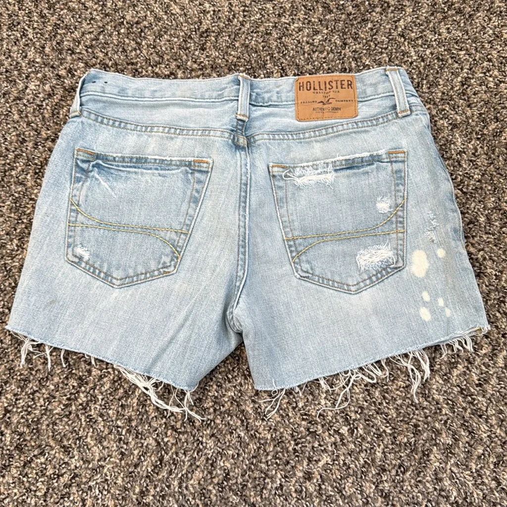 Hollister Women's Light Blue Jean Shorts - Image 5