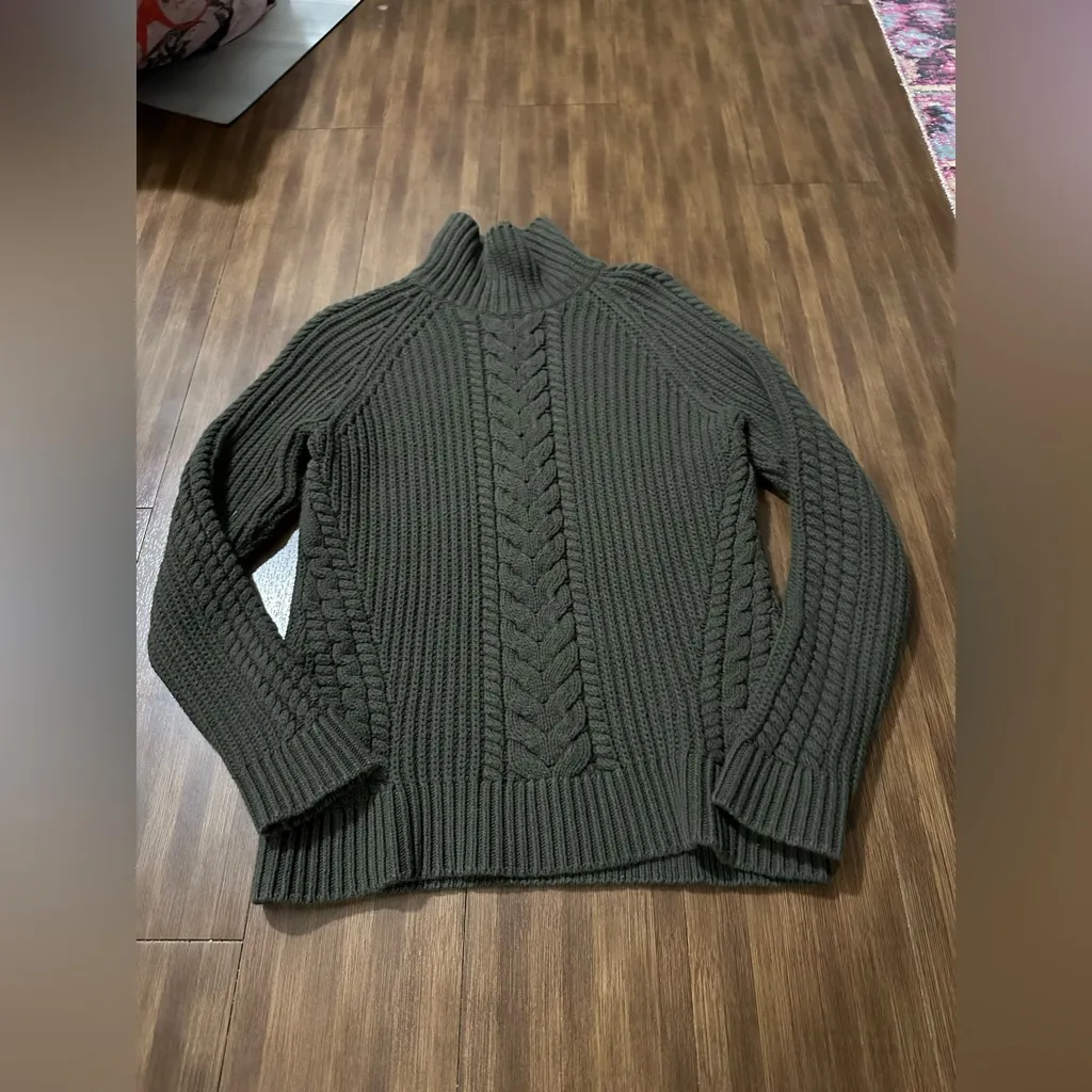 Lululemon Bring The Cozy Turtleneck dark olive
Size 2
W3BL5S - Image 2