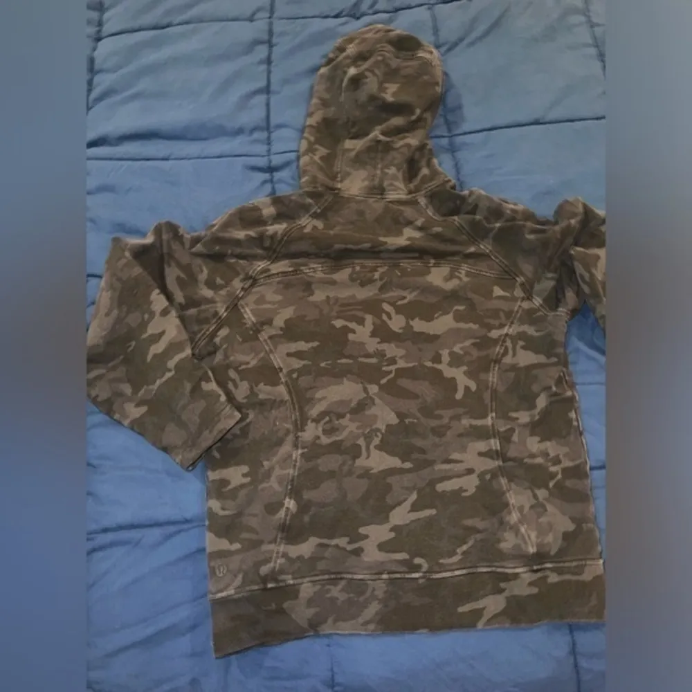 Lululemon rare black camo hoodie size 8‎ - Image 2