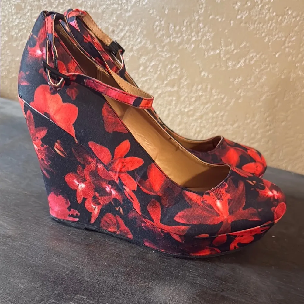 Dollhouse Women's Red Floral Platform Heels - Image 2