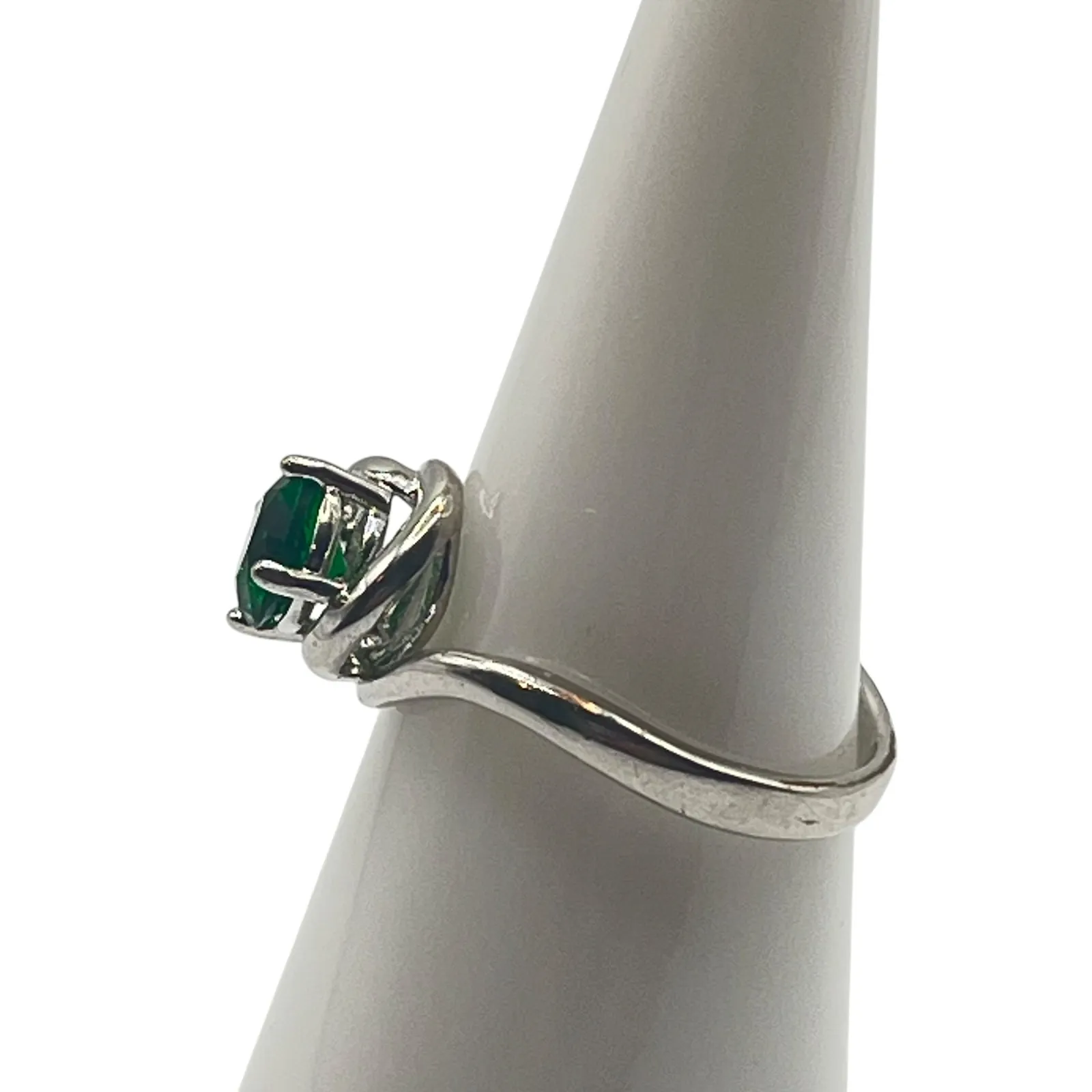 Silver‎ Tone Ring Sz 6.75 Round Cut Green Stone Prong Set Fashion Jewelry Womens Silver - Image 5