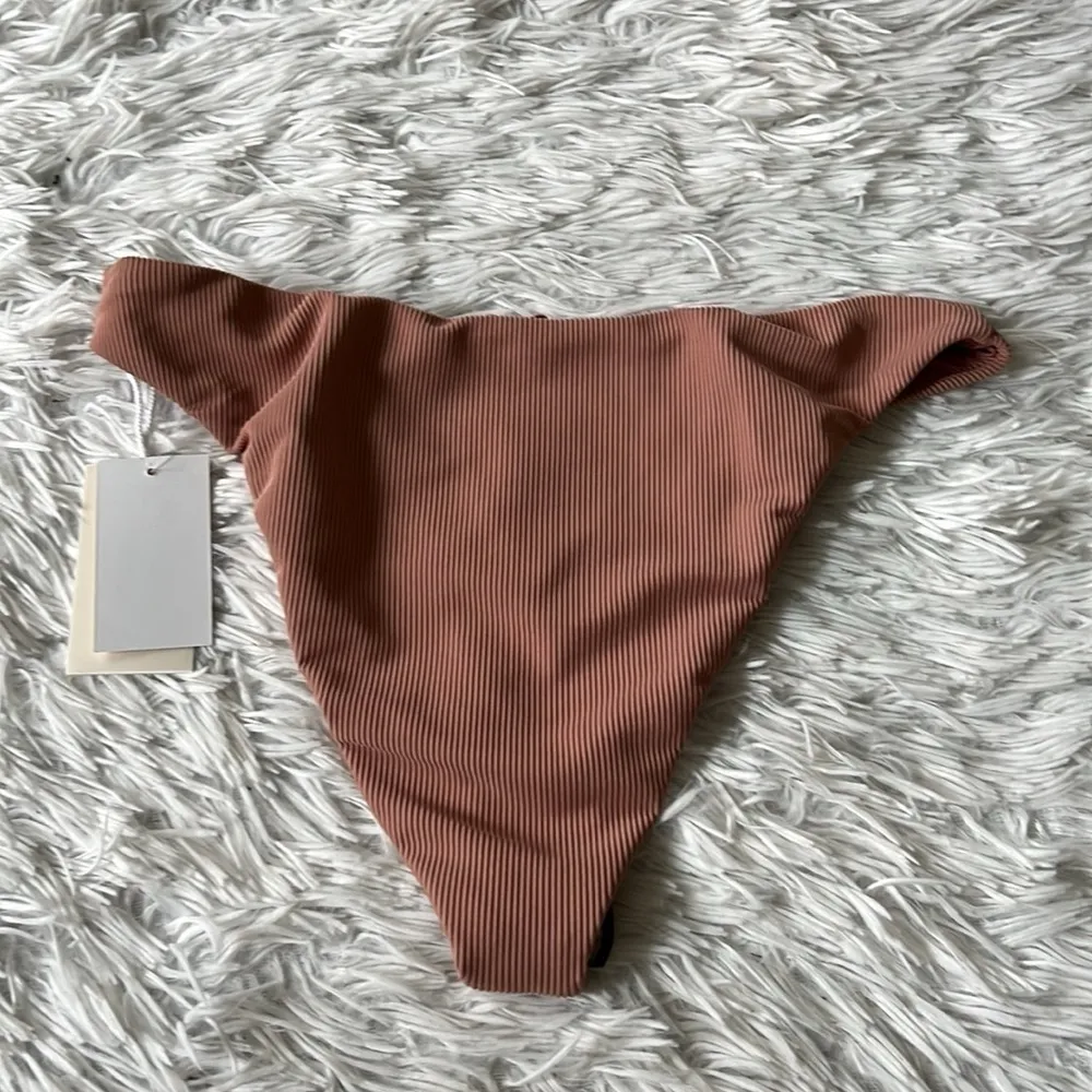 New Good American Ribbed Better bikini top in desertrose001 size Medium - Image 11