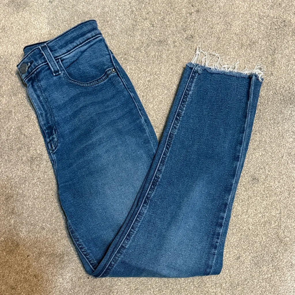 Woman’s BDG High Rise Girlfriend Jeans w/Stretch Raw Hem Size 26 Music Festival - Image 5