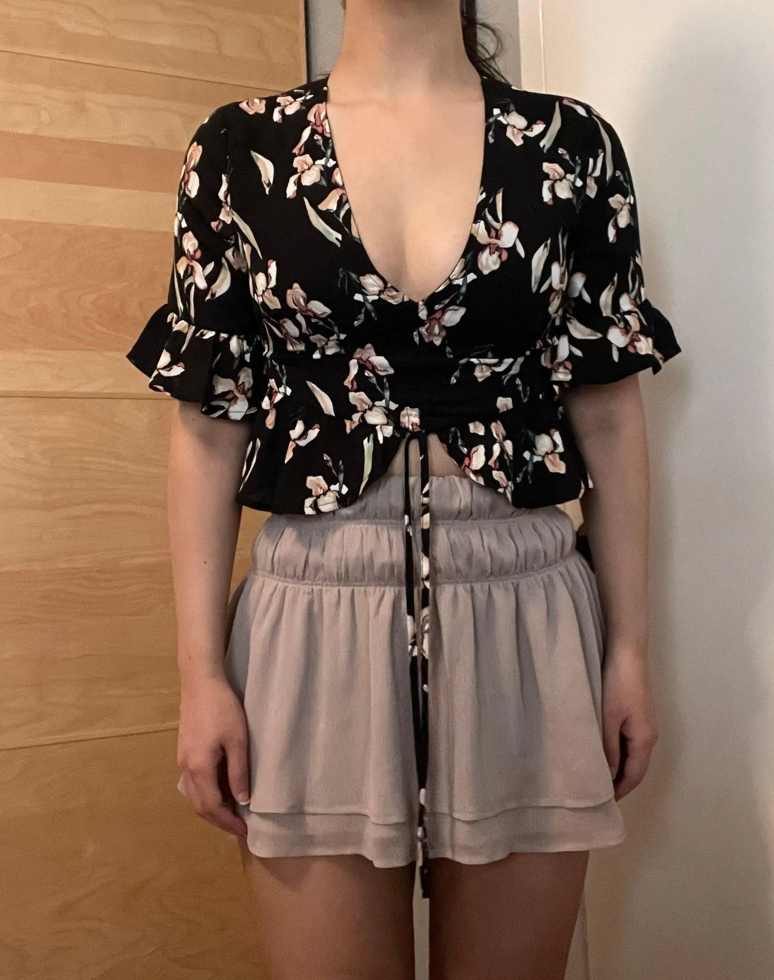 Honey punch black Tie Front ditsy floral v neck crop blouse - Image 5