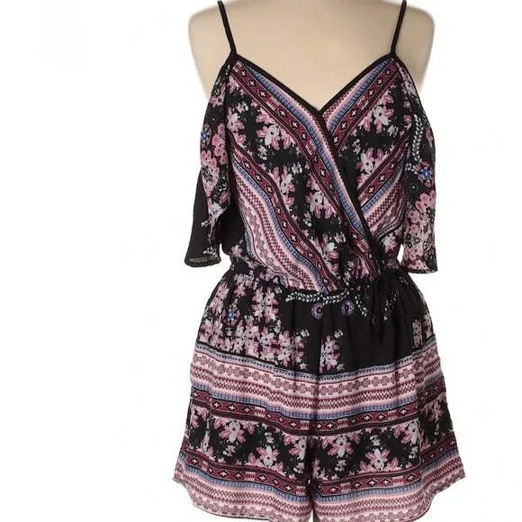 Black and pink off shoulder floral boho romper with pockets size XS - Image 5