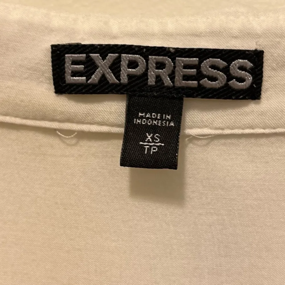 Express Women’s Button Up Roll Tab Sleeve Top Size XS White Green Bottom - Image 2