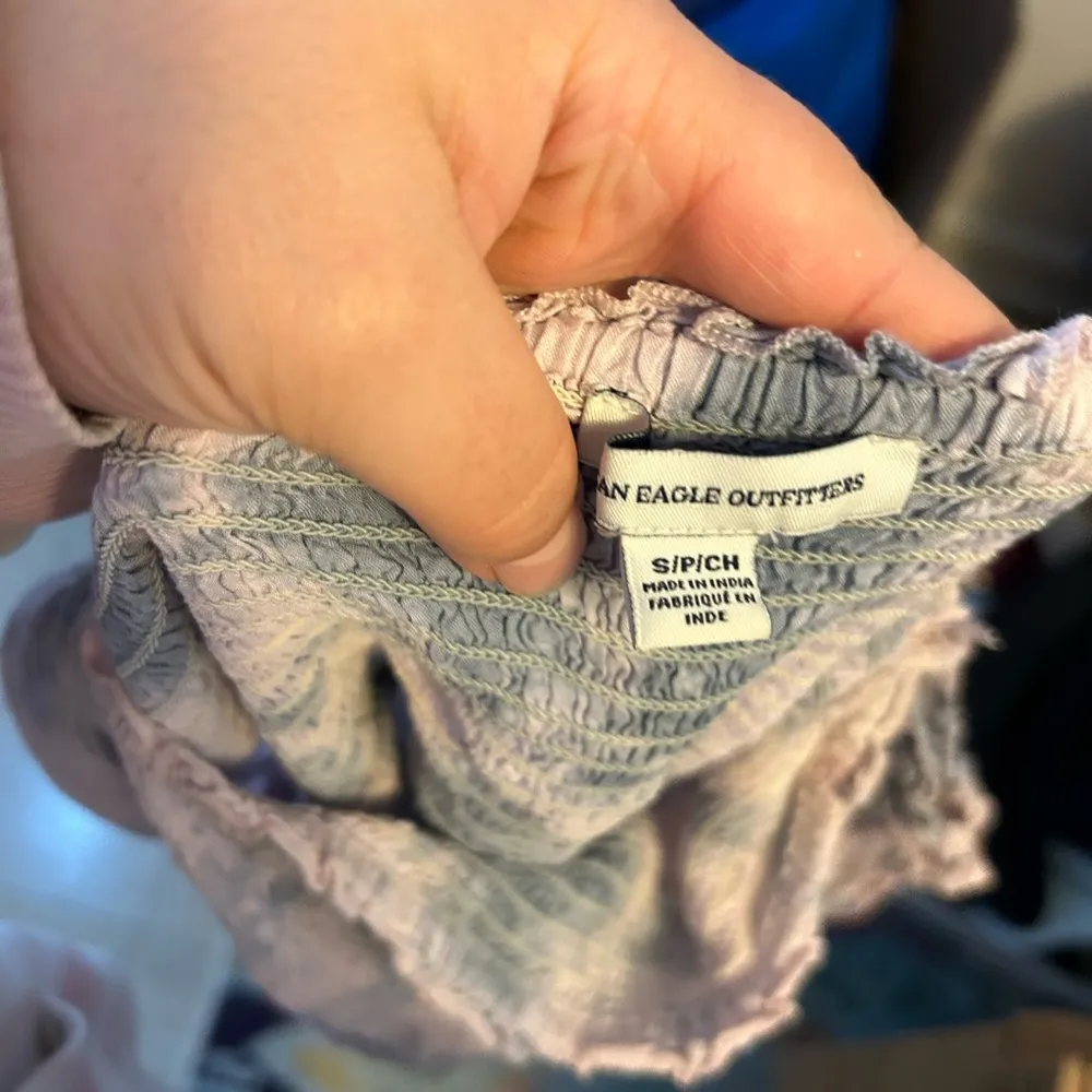 AMERICAN EAGLE TIE DYE OFF SHOULDER CROPPED BLOUSE - Image 2