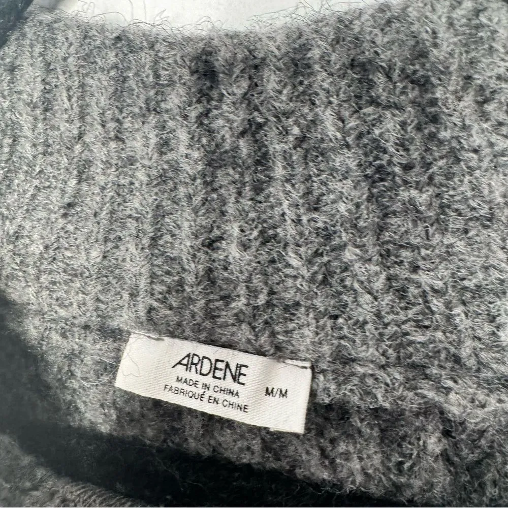Ardent gray sweater size medium - Image 4