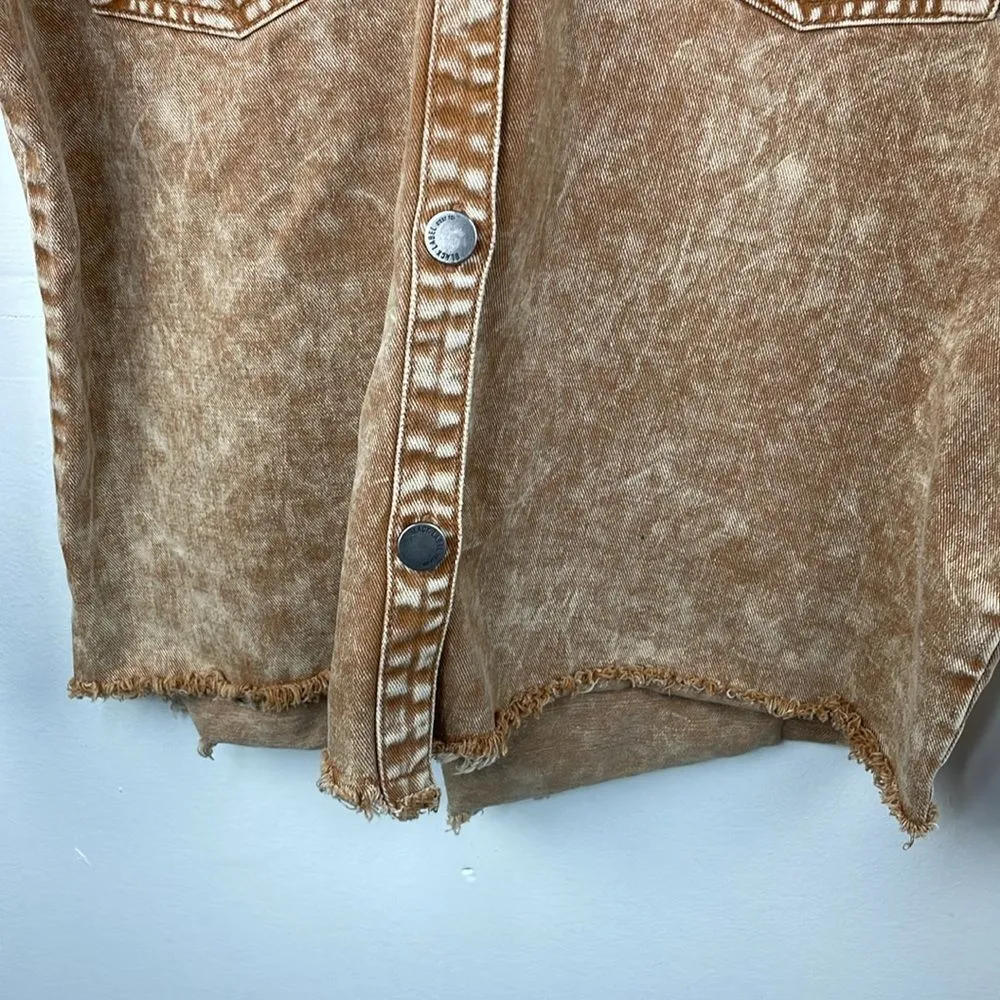 Black Label by CEST TOI Denim Button Down Acid Wash SHACKET Frayed Hem Medium - Image 4