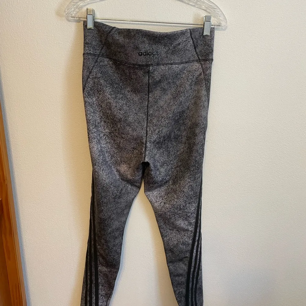 Adidas Women’s Gray Workout Leggings Size Medium - Image 2