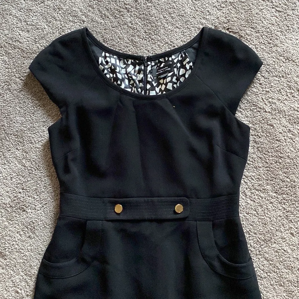 Tahari Black Cap Sleeve Sheath Dress SIZE 6 – Office Workwear with Gold Button - Image 2