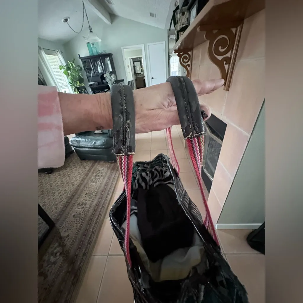 Black Quilted Women's Bag with Multiple Styles and Extra Compartments - Image 5