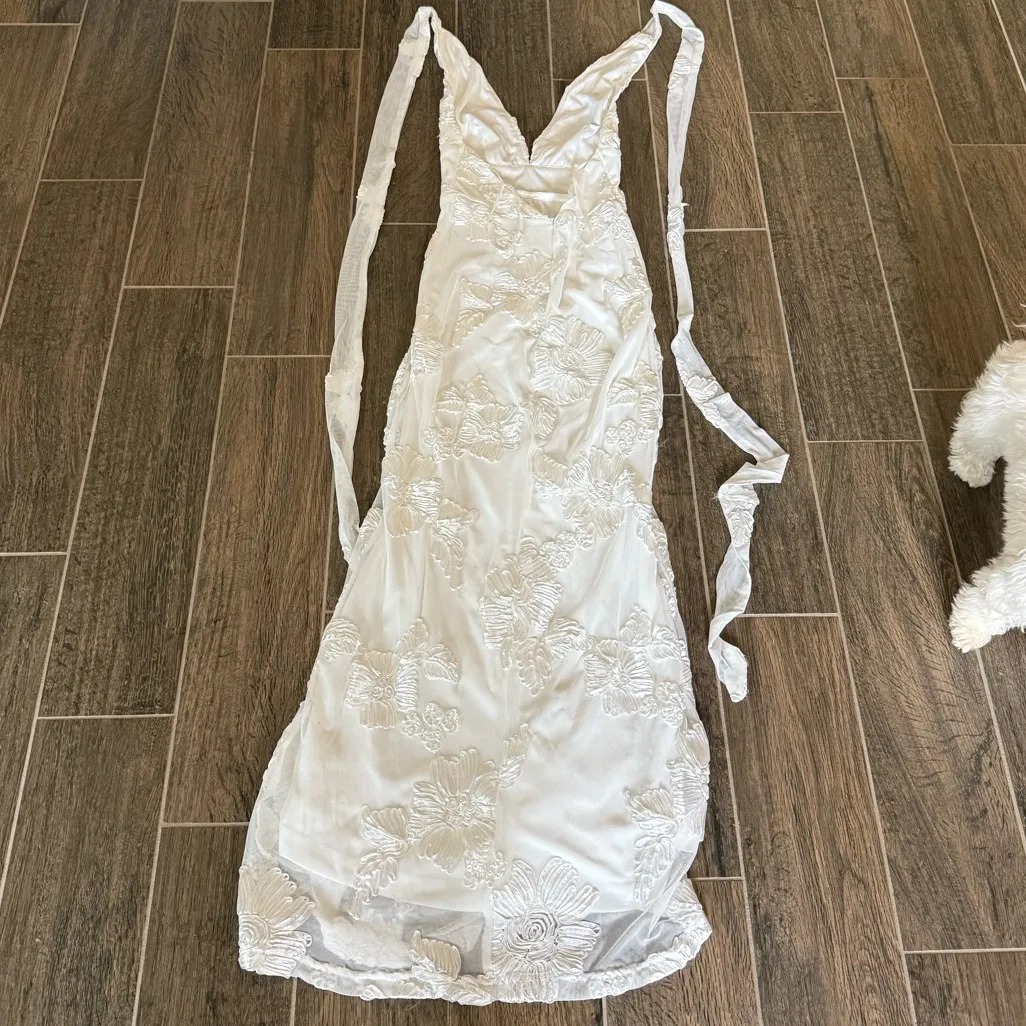 Selfie Leslie White Floral Backless Dress - Image 3