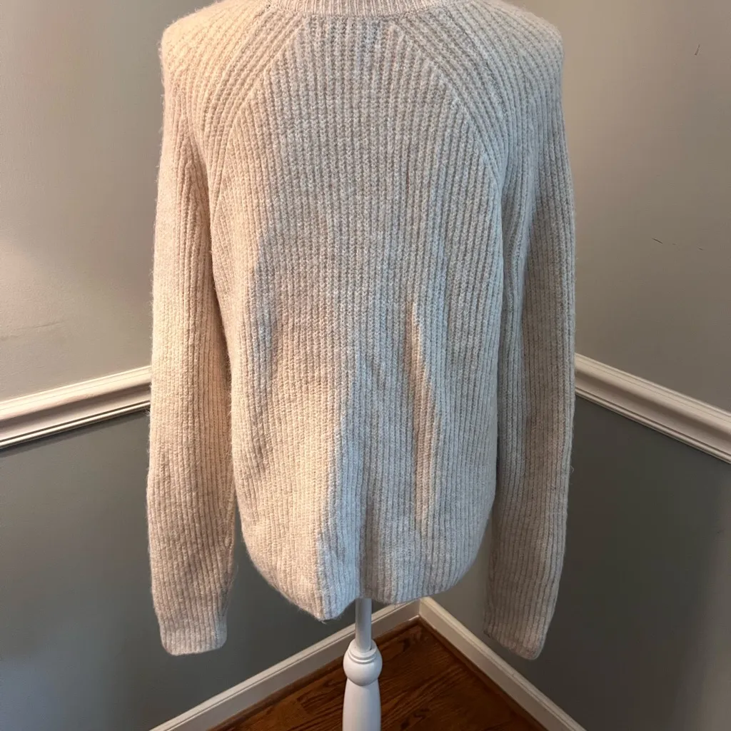 Evereve Ribbed Knit Cream Sweater Medium Cozy Chunky Pullover Ribbed Knit - Image 2